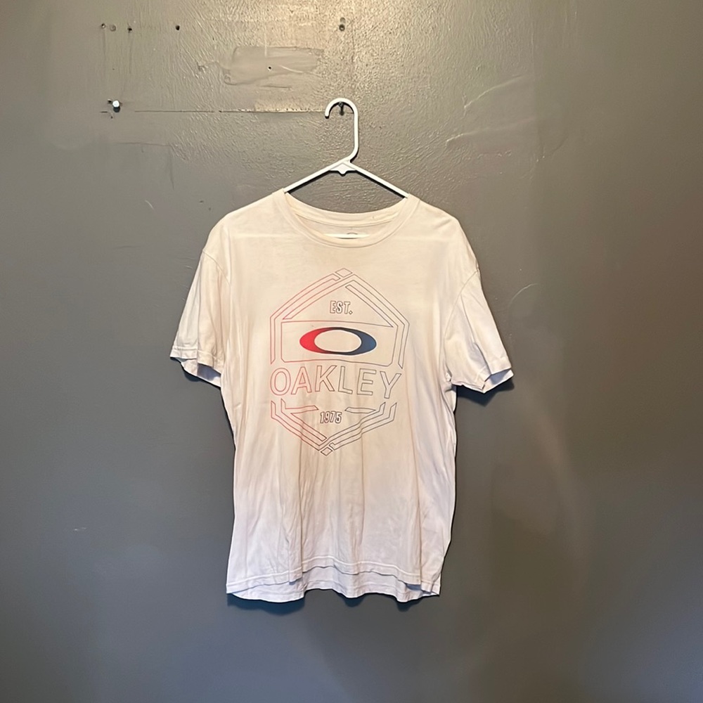 Oakley white tee size large  Mens